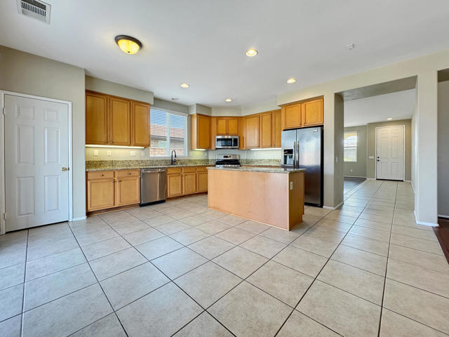80200 Catalina Drive, Indio CA: https://media.crmls.org/mediaz/6762b621-4827-4ce6-b906-ba508beea653.jpg