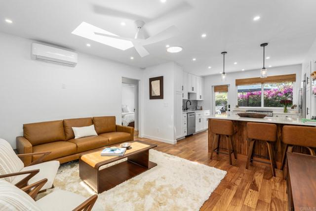 Detail Gallery Image 4 of 15 For 219 24th St, Del Mar,  CA 92014 - 2 Beds | 1/1 Baths