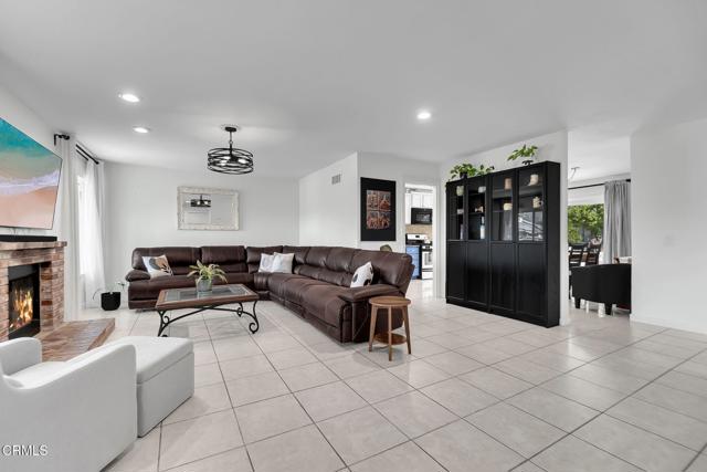 Detail Gallery Image 8 of 50 For 27800 Parkvale Dr, Santa Clarita,  CA 91350 - 4 Beds | 3 Baths