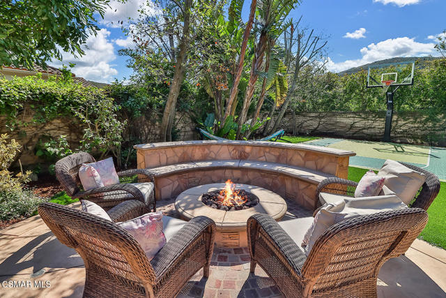 164 Via Sandra, Newbury Park CA: https://media.crmls.org/mediaz/6763a1fc-fcff-4d20-aded-978f3194a416.jpg
