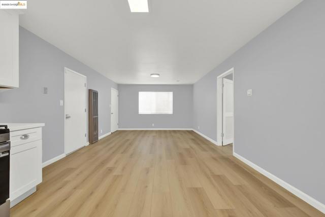 2524 Parker Ave, Oakland CA: https://media.crmls.org/mediaz/6763b01f-85d5-42d0-b908-b843076e9330.jpg
