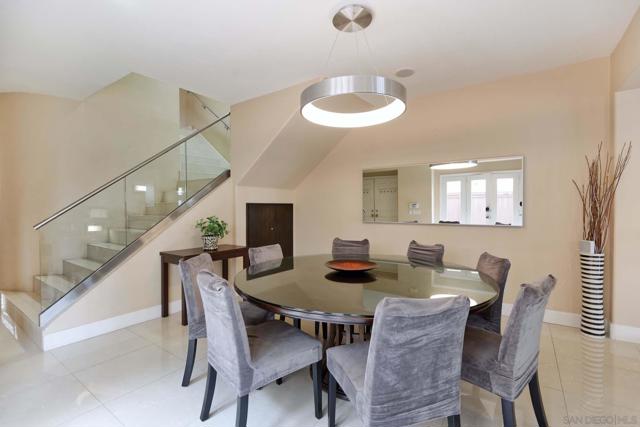 292 Bonair St, La Jolla CA: https://media.crmls.org/mediaz/6763e3c7-dc47-4722-9ed7-78f09c4ce768.jpg