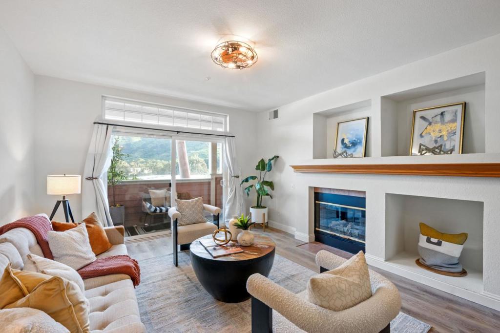 212 Crescent Court