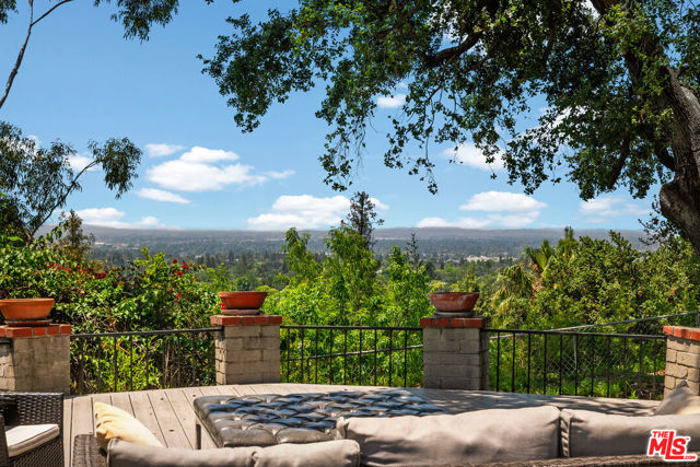 805 Norumbega Drive, Monrovia CA: https://media.crmls.org/mediaz/67647f48-9ecd-4c52-a226-e3e00e7b3b06.jpg