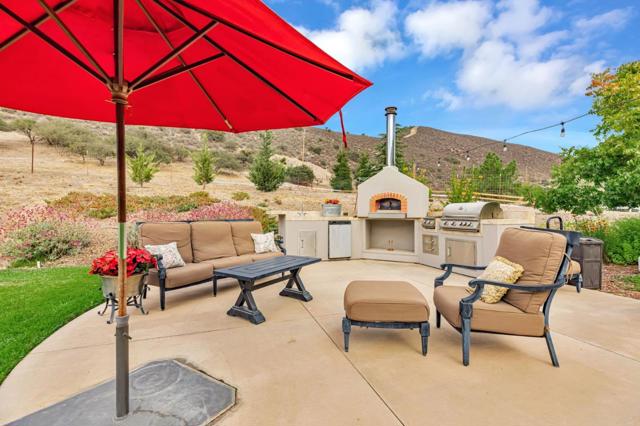 44737 Sun Valley Drive, King City CA: https://media.crmls.org/mediaz/6764af88-03cb-4831-b1d3-c0b4c17d6481.jpg