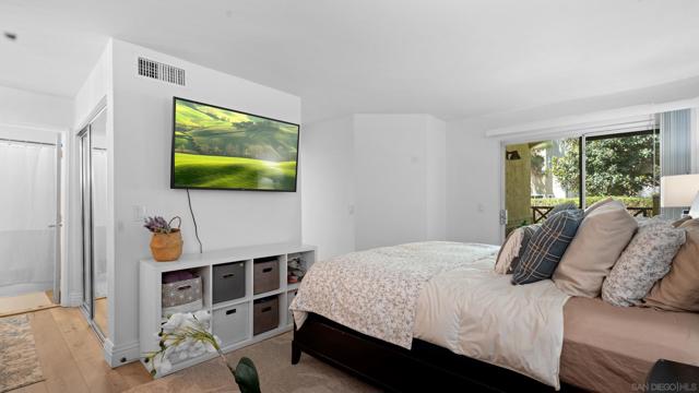 725 Brookstone Road, Chula Vista CA: https://media.crmls.org/mediaz/6765374e-2ab8-4012-b57c-9c7fed0d03d2.jpg