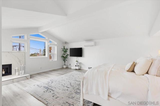 3960 Garfield St., Carlsbad CA: https://media.crmls.org/mediaz/6765b08d-1cc1-4efa-b325-b77a7232c618.jpg