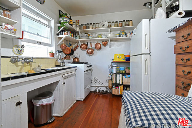224 Horizon Avenue, Venice CA: https://media.crmls.org/mediaz/6766e401-5562-4e7a-8283-1d060ace75ab.jpg