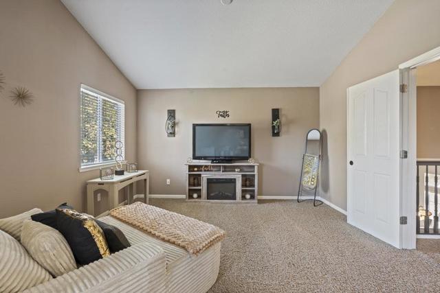 2230 Ventana Court, Hollister CA: https://media.crmls.org/mediaz/6767629b-372f-41b6-83f6-eda706b4b79a.jpg