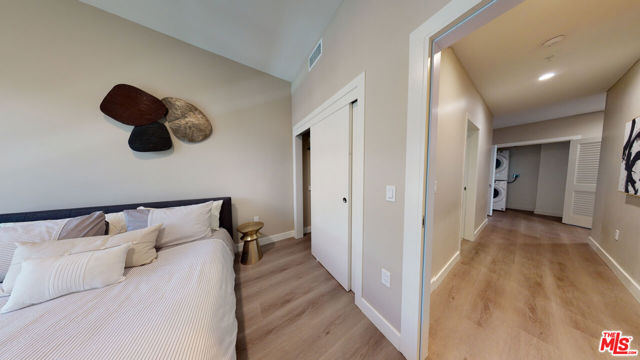 520 N Central Avenue, Glendale CA: https://media.crmls.org/mediaz/6767df0f-c926-4dea-84d4-7d7073a54664.jpg