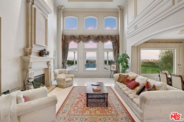 19016 Devonport Lane, Tarzana CA: https://media.crmls.org/mediaz/6767fcd6-071e-4e3a-a56e-561c28b06979.jpg