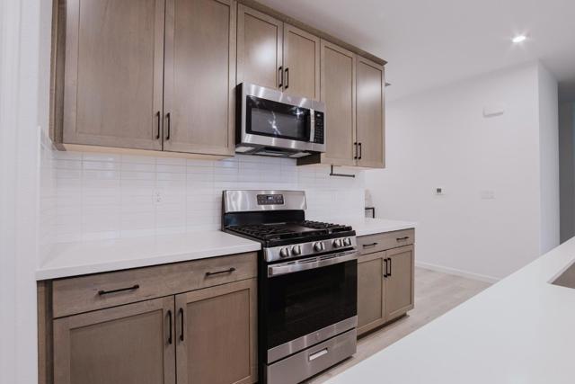 554 Pleasant Drive, Lathrop CA: https://media.crmls.org/mediaz/67685852-891e-4517-8d2a-f1a472298ca7.jpg