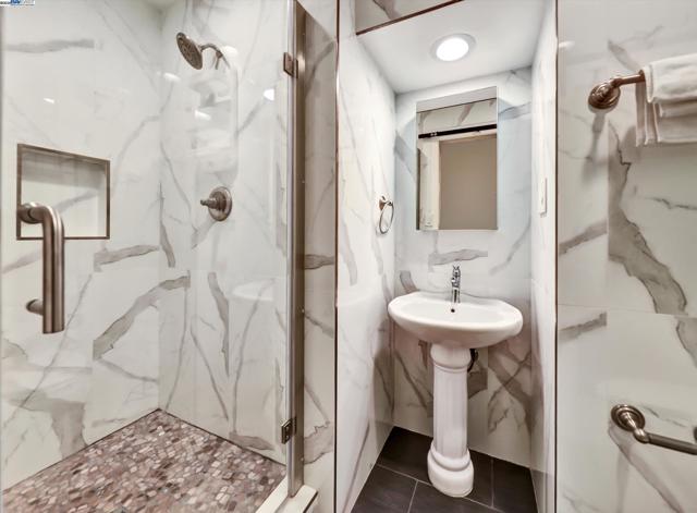 Image 32 of 60 For 2755 Sheffield Pl