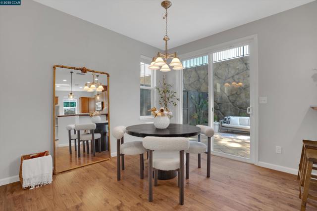 218 Ladybug Ln, Martinez CA: https://media.crmls.org/mediaz/6768ad8f-1935-4f21-9c31-83a1be7ed58b.jpg