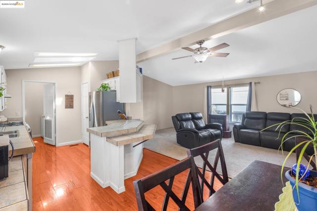 16711 Marsh Creek Rd, Clayton CA: https://media.crmls.org/mediaz/676911d1-fa0e-4f3f-a522-fd376ffb3e30.jpg