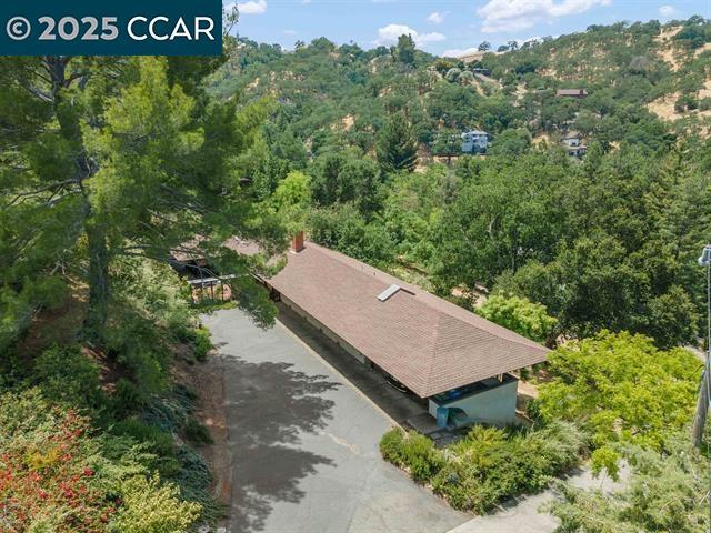 144 Castle Crest Rd, Alamo CA: https://media.crmls.org/mediaz/67698f31-699d-4977-8e65-5886f06596e2.jpg