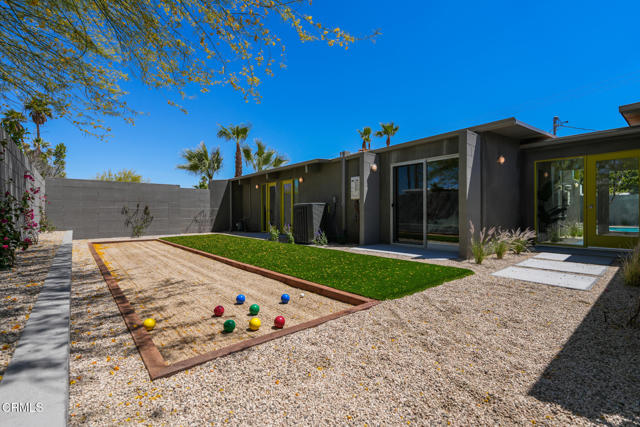 2839 N Davis Way, Palm Springs CA: https://media.crmls.org/mediaz/676991f3-4aa9-4d52-8b76-5d17ce055f3f.jpg