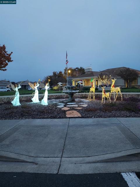 443 Mandarin Cir, Vacaville CA: https://media.crmls.org/mediaz/6769c685-9204-4df2-b964-6e0d3702c31c.jpg