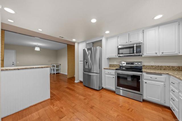 Detail Gallery Image 17 of 42 For 6543 Paseo Adelante, Carlsbad,  CA 92009 - 3 Beds | 2/1 Baths