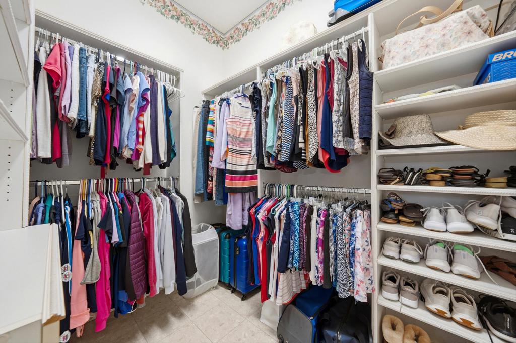 https://media.crmls.org/mediaz/676a5795-46fb-4533-88c4-962af492f506.jpg?preset=X-Large