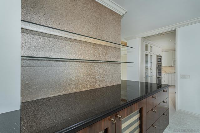 700 Front Street, San Diego CA: https://media.crmls.org/mediaz/676a656b-7957-49b2-84a9-9bbf1ee308bf.jpg