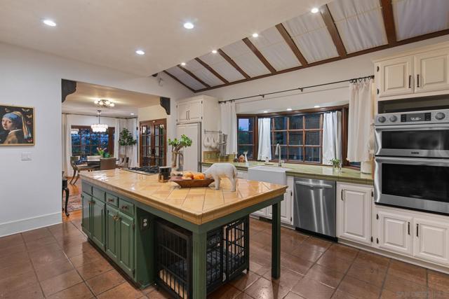 1115 S Mollison Ave, El Cajon CA: https://media.crmls.org/mediaz/676a8c8b-c55c-4330-98c3-b0f6431be877.jpg