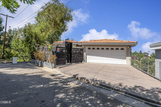 453 Frontenac Avenue, Los Angeles CA: https://media.crmls.org/mediaz/676aa9aa-1730-4125-9c92-e752a69c42b5.jpg