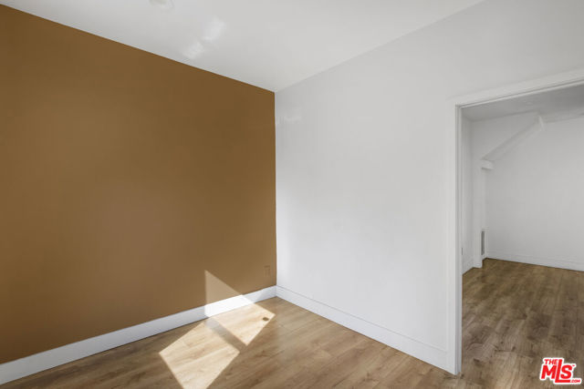 2074 W 29th Street, Los Angeles CA: https://media.crmls.org/mediaz/676b2d34-ab8a-4f90-b255-ff009b21ee6d.jpg