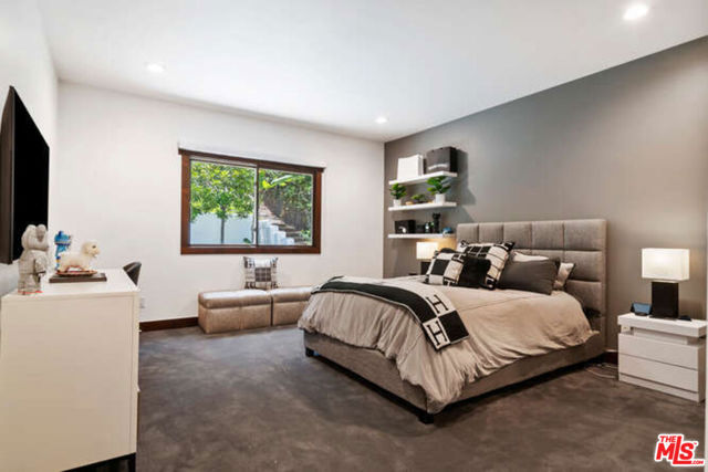 14318 Valley Vista Boulevard, Sherman Oaks CA: https://media.crmls.org/mediaz/676b7fc3-af99-4aee-8d23-f4c8aafa64a5.jpg