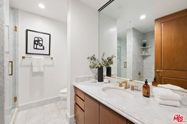 10490 Wilshire Boulevard, Los Angeles CA: https://media.crmls.org/mediaz/676b8332-9371-4b29-9d8c-0a8a672b34c7.jpg