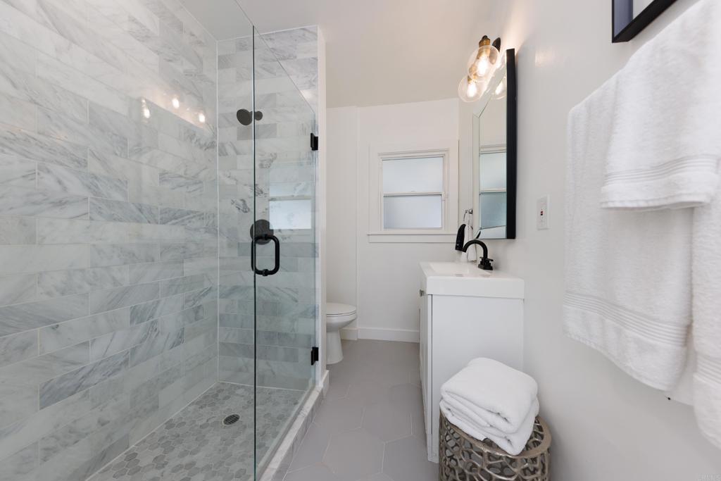 https://media.crmls.org/mediaz/676bb8ba-7084-4b51-b67e-1c5a41cb6c7b.jpg?preset=X-Large