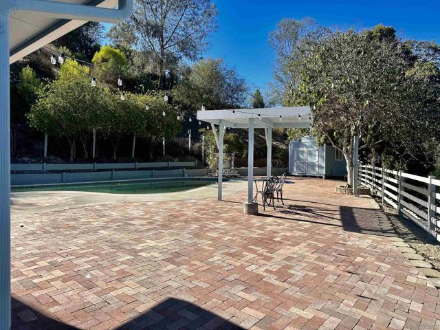 11774 Rocoso Rd, Lakeside CA: https://media.crmls.org/mediaz/676c6ccc-de19-46e0-add2-39df4a3b324b.jpg