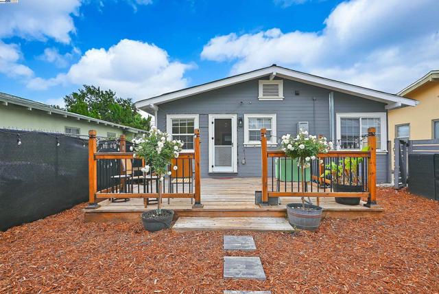 5706 Brookdale Ave, Oakland CA: https://media.crmls.org/mediaz/676c76db-f56d-4491-8e05-a048860b2f28.jpg