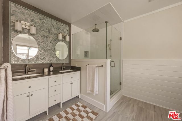 571 N Cahuenga Boulevard, Los Angeles CA: https://media.crmls.org/mediaz/676cac6d-4224-4c99-a859-d27f99d102aa.jpg