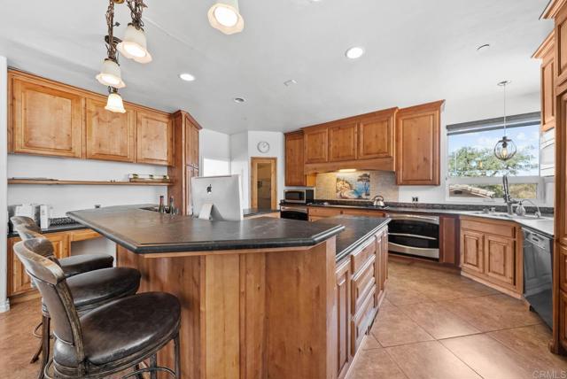 Detail Gallery Image 10 of 49 For 20202 Deerhorn Valley Rd, Jamul,  CA 91935 - 4 Beds | 4 Baths