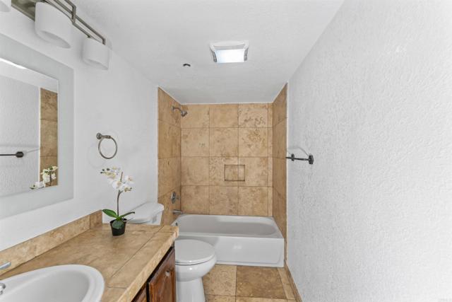 390 E Madison, El Cajon CA: https://media.crmls.org/mediaz/676db70b-ebe5-4ddb-a782-f97cf4e42bbb.jpg