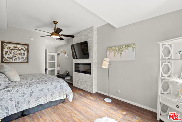 7250 Franklin Avenue, Los Angeles CA: https://media.crmls.org/mediaz/676e3cdc-d16b-41c4-983d-7c1c3974ab15.jpg