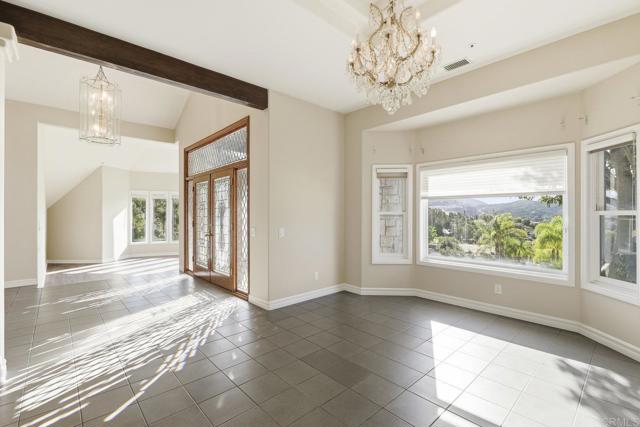 Detail Gallery Image 14 of 56 For 6802 Pakama Ln, Vista,  CA 92084 - 4 Beds | 4 Baths