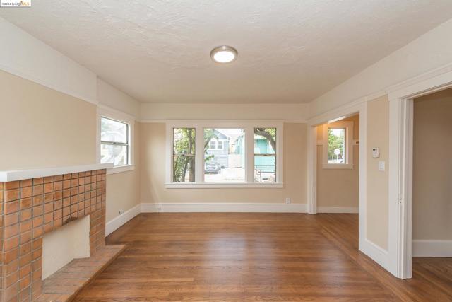 Image 6 of 46 For 707 Aileen St