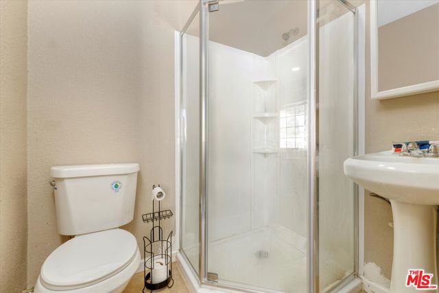 3421 Hillcrest Drive, Los Angeles CA: https://media.crmls.org/mediaz/676e98c5-ae14-4a71-b701-921b53f024d6.jpg