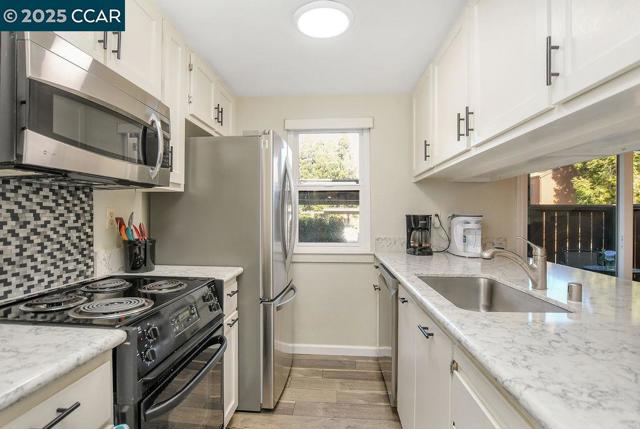 896 Camelback Place, Pleasant Hill CA: https://media.crmls.org/mediaz/676ed3fa-56f7-4d61-9a15-df432dfcf21a.jpg