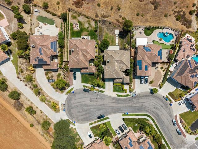 5527 Alexandrine Ct, Oceanside CA: https://media.crmls.org/mediaz/676eee83-aa3d-4b01-888c-d1501ea8ab31.jpg