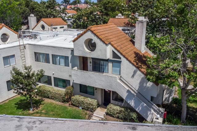 345 N Melrose Dr, Vista CA: https://media.crmls.org/mediaz/676f0164-78db-4700-a37e-b7308ebe3c98.jpg