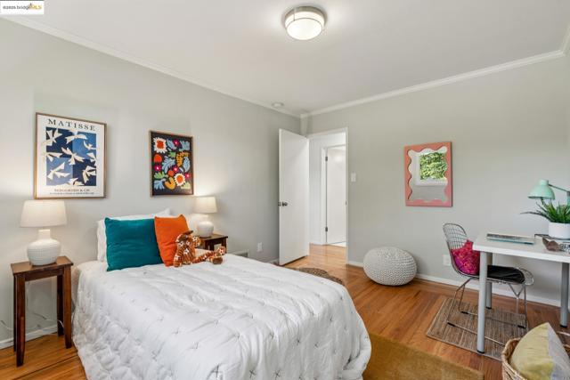 1023 Overlook Rd, Berkeley CA: https://media.crmls.org/mediaz/676fe290-d1a1-4dd2-8f23-c42c5fc02f4d.jpg