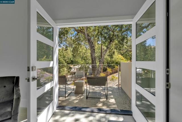 127 Caminar Way, Walnut Creek CA: https://media.crmls.org/mediaz/676ffa81-a5e6-4fa0-bfa5-7b74b13c3746.jpg