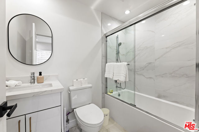 5118 Laurel Canyon Boulevard, Valley Village CA: https://media.crmls.org/mediaz/67716d76-8a40-4ef6-8e68-379e42114d4f.jpg