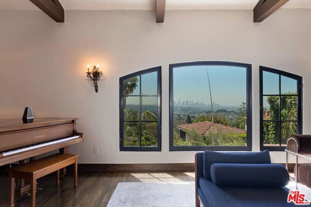 2420 Chislehurst Drive, Los Angeles CA: https://media.crmls.org/mediaz/6772a19e-1728-4eeb-8a13-3e2ce98354d9.jpg