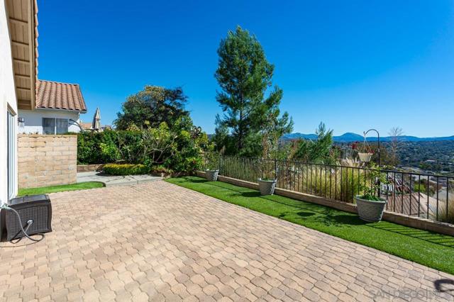 2334 Columbine Dr, Alpine CA: https://media.crmls.org/mediaz/6772ceeb-ec6d-4b08-b989-f48c00f030a3.jpg