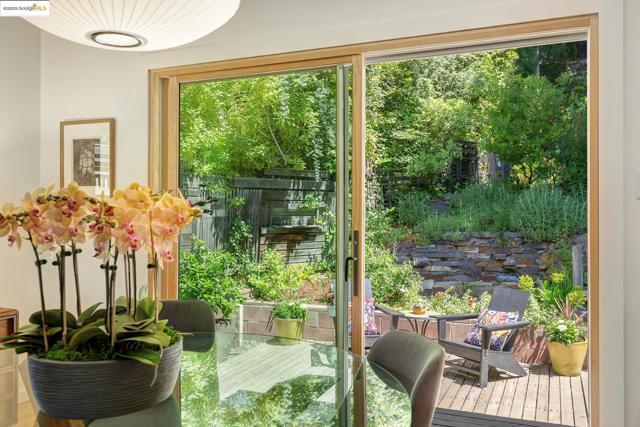 5801 Balboa Dr, Oakland CA: https://media.crmls.org/mediaz/677396a2-b754-4881-b4ab-c911d19e28e3.jpg