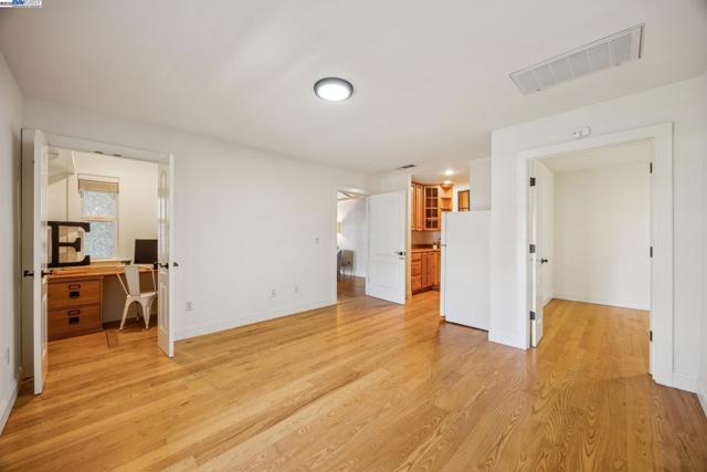 628 Saint Mary St, Pleasanton CA: https://media.crmls.org/mediaz/67741de5-b10e-4db1-8680-a6d113ca5567.jpg